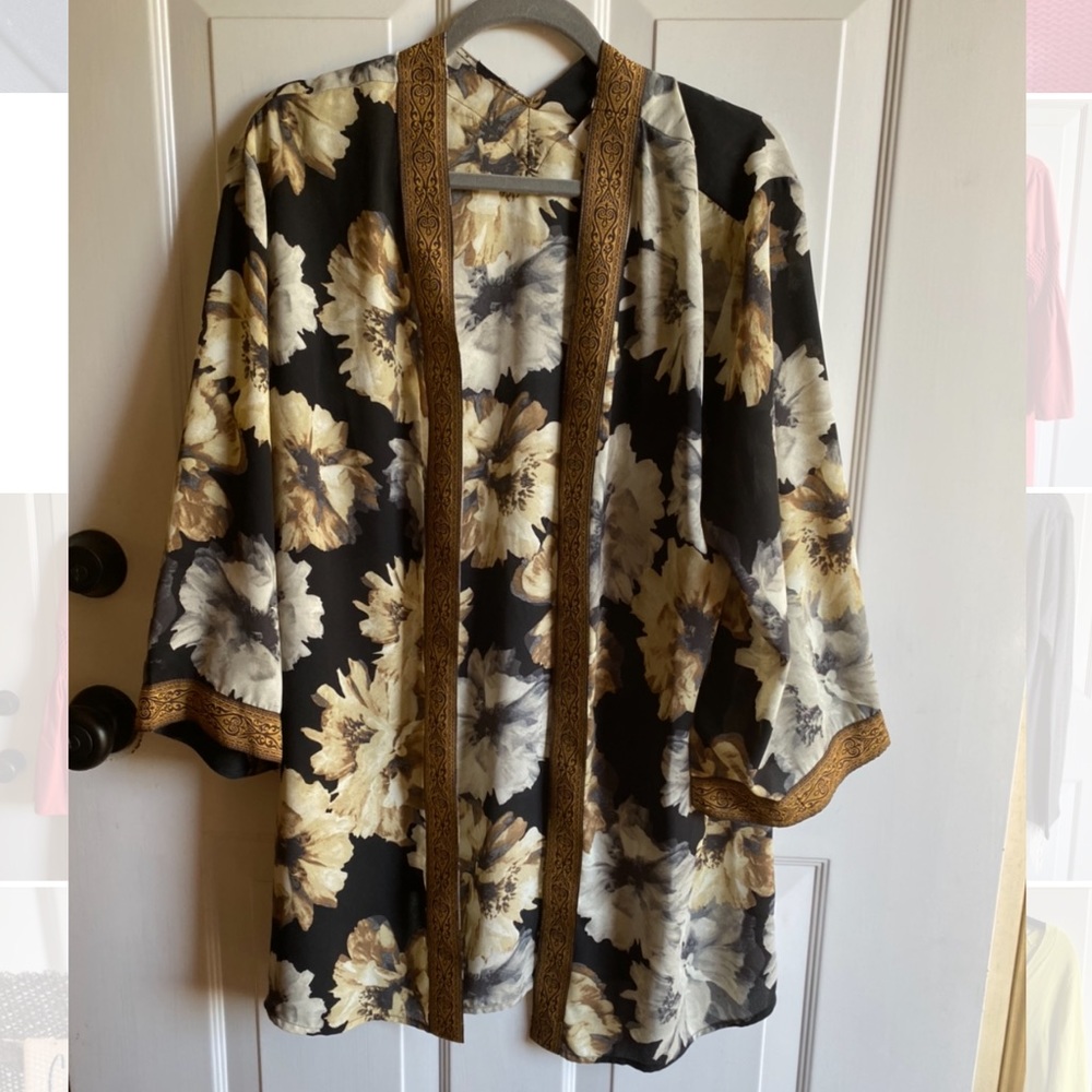 Black Floral Mimi Chica kimono
